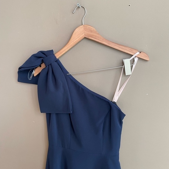 NWT Gal Meets Glam Celine One Shoulder Dress in Navy Size 00 - Picture 4 of 9